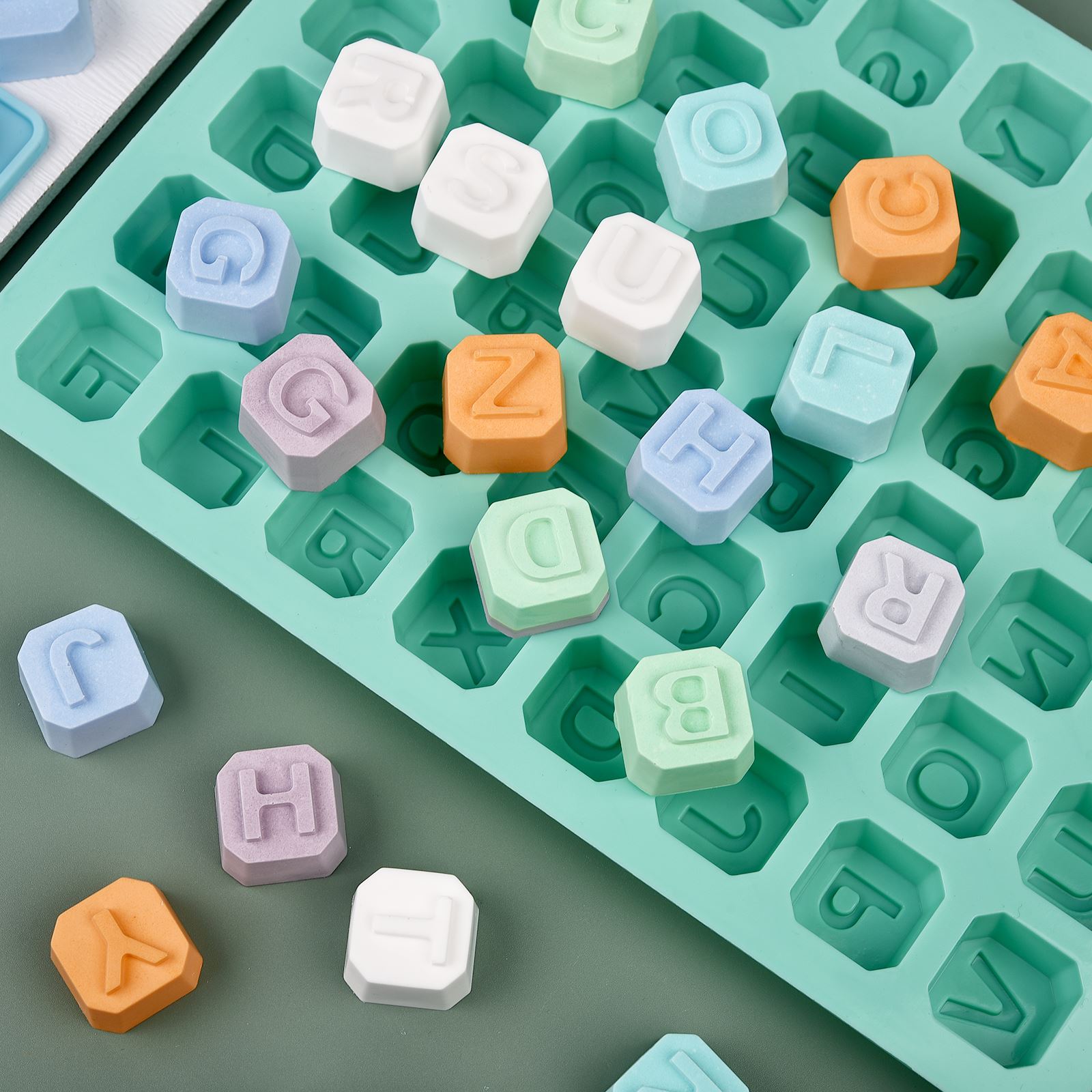 48 文字英語アルファベット文字シリコーン型石鹸型ケーキカッ - Soap Making Bar のレビューと価格